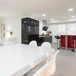 Incredible Luxury Location In Puerto Banus For Families شقة *